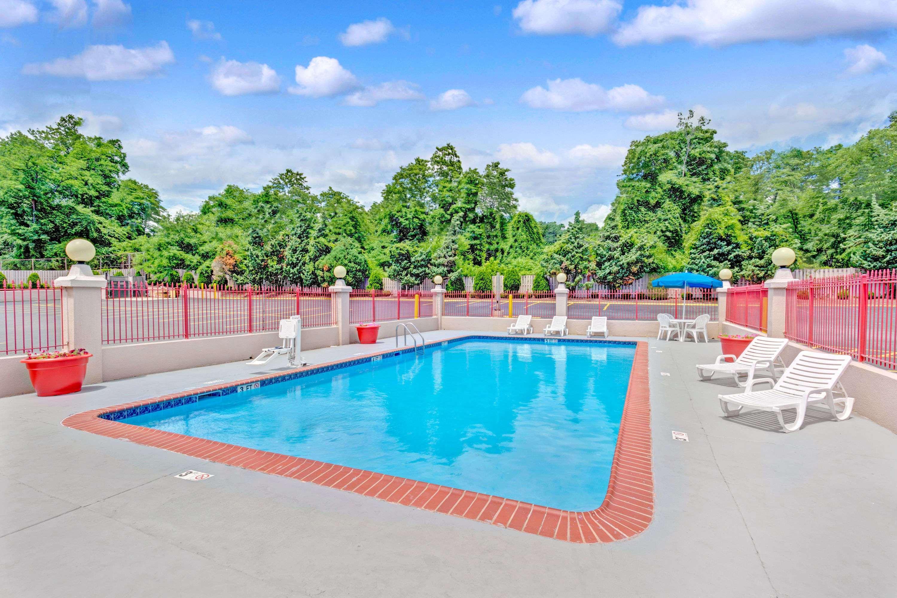 Ramada By Wyndham Baltimore West מראה חיצוני תמונה