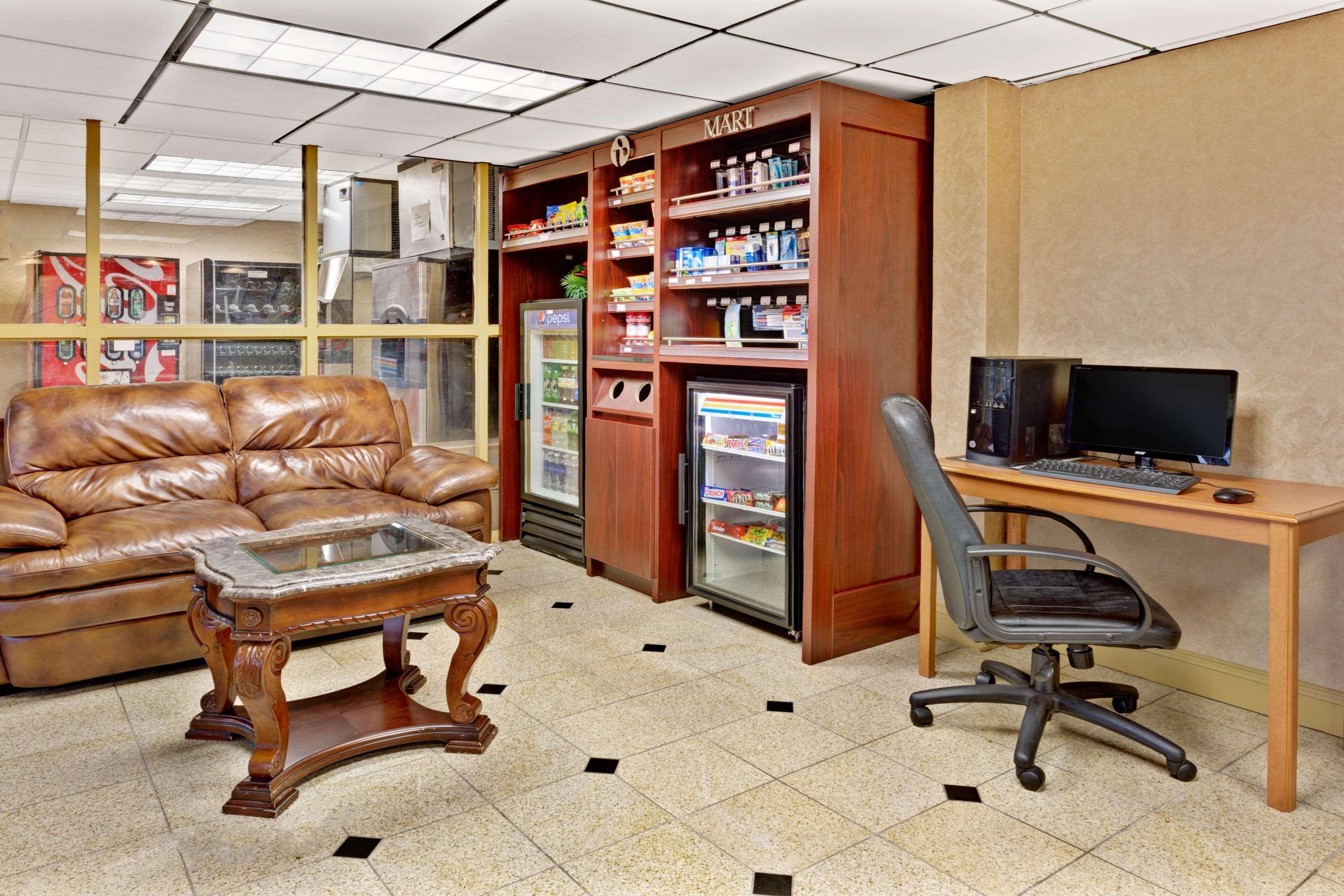 Ramada By Wyndham Baltimore West מראה חיצוני תמונה