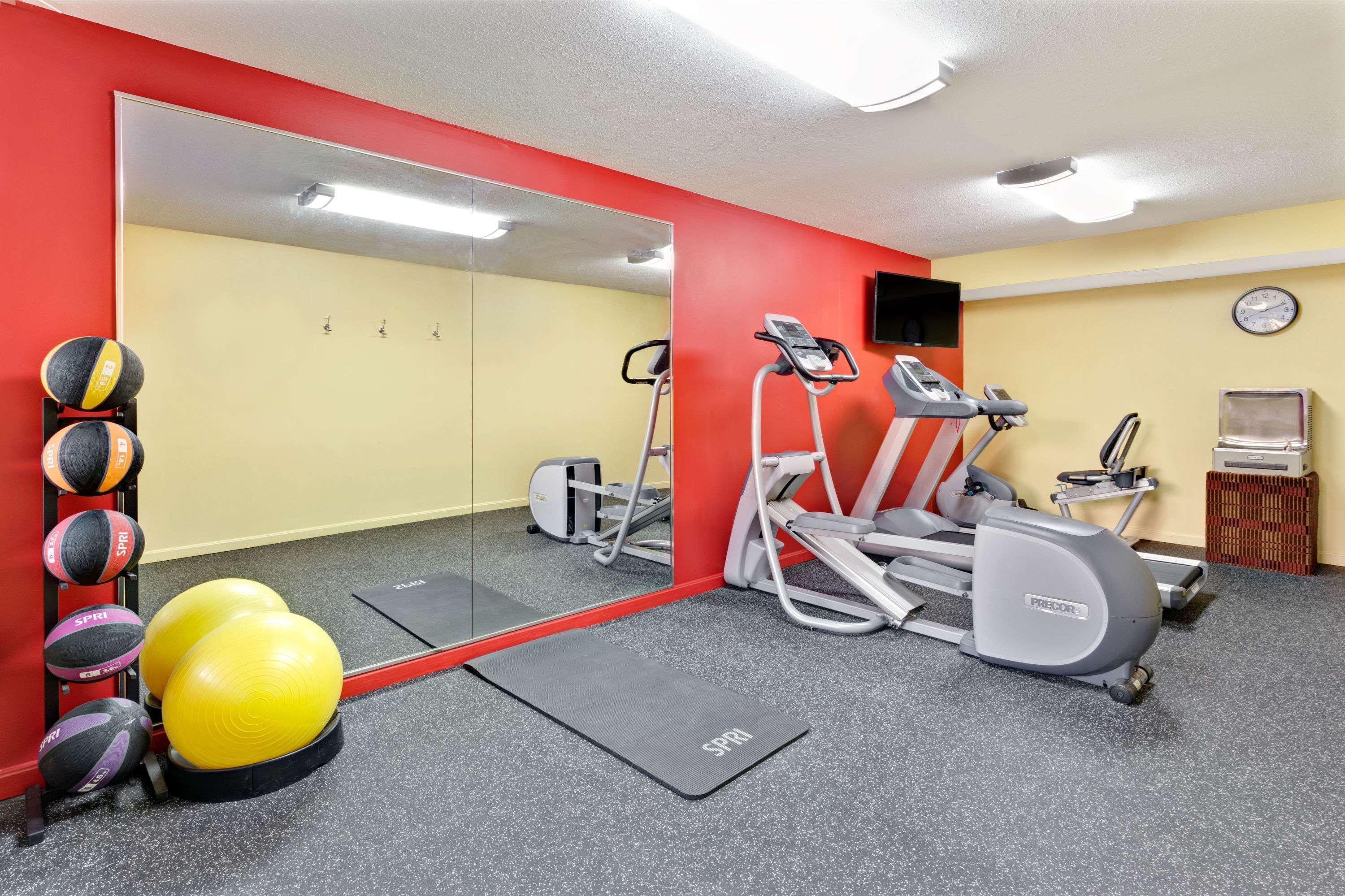 Ramada By Wyndham Baltimore West מראה חיצוני תמונה